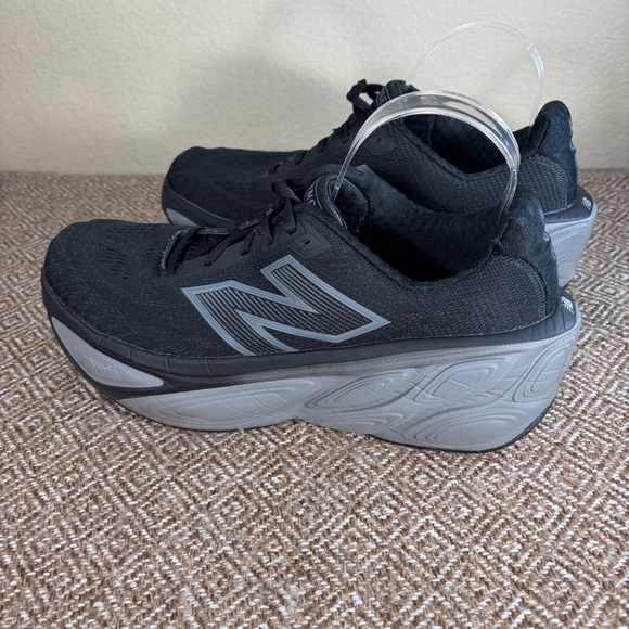 New Balance Fresh Foam X More v5 Sneakers Sz 11 2E Black/Linen/Silver Outdoor - Picture 4 of 10